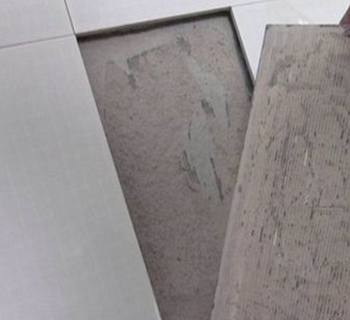 巨野瓷砖空鼓维修公司分享瓷砖铺贴时如果打浆（即涂抹在瓷砖背面和基层上的砂浆或瓷砖胶）过少，会带来以下问题