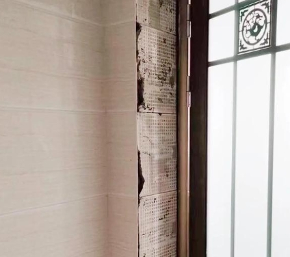 巨野瓷砖空鼓免砸砖维修公司分享吸水砖泡水时间不够或过长都会对瓷砖铺贴效果产生影响